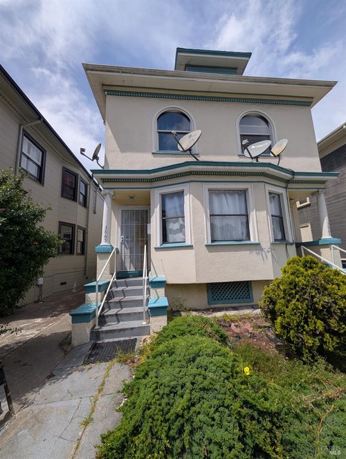 3867 M L King Jr Way, Oakland, CA, 94609 | Card Image