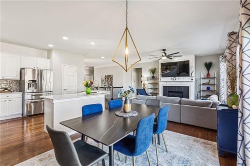 1022 Sw Cheshire Dr, Lee's Summit, MO, 64083-6122 | Card Image