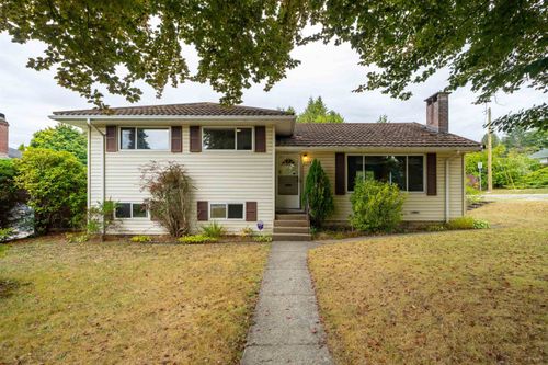 2915 Astor Drive, House other with 3 bedrooms, 1 bathrooms and 2 parking in Burnaby BC | Card Image
