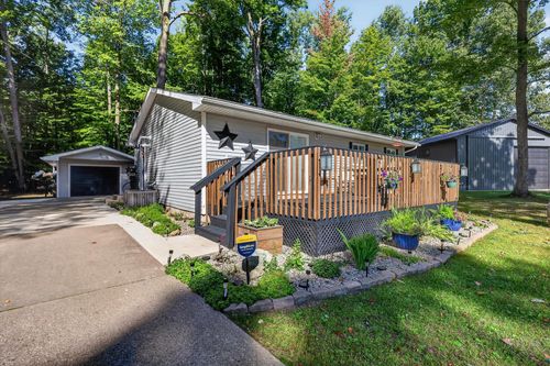 6633 Birchshore Dr, Lakeview, MI, 48850-9737 | Card Image