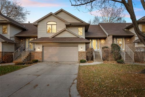 6965 Doubletree Rd Ne, Cedar Rapids, IA, 52402-7279 | Card Image