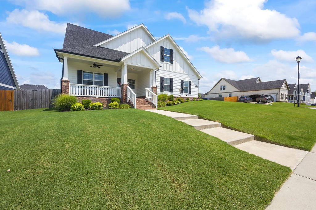 Chancery Ln, Cave Springs, AR 72718
