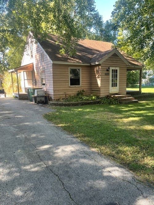 307 Jefferson Ave, Big Rock, IL, 60511-2042 | Card Image