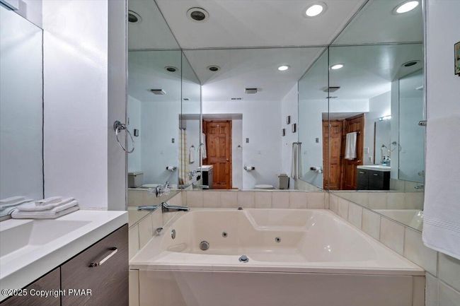 Primary Bathroom | Image 29