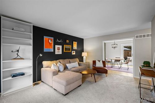 10382 Beau Jardin Dr, Saint Louis, MO, 63146-5915 | Card Image