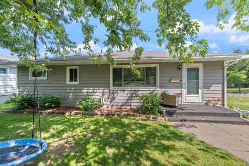 37 E Redwing St, Duluth, MN, 55803-1803 | Card Image