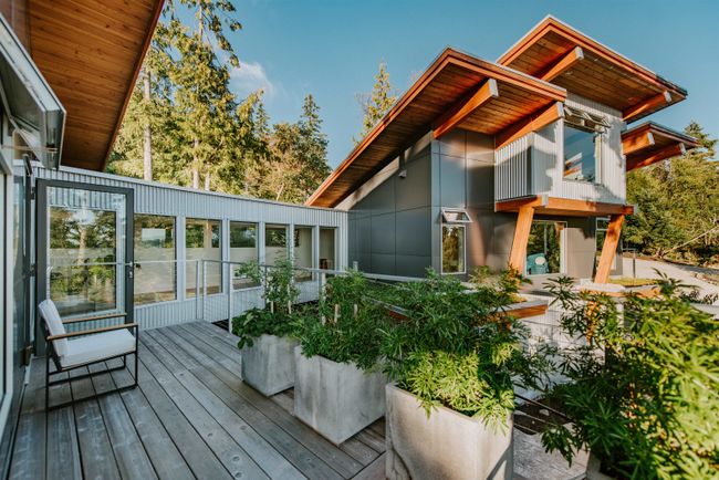 10710 Wood Bay Heights Road, House other with 4 bedrooms, 3 bathrooms and 6 parking in Halfmoon Bay BC | Image 2