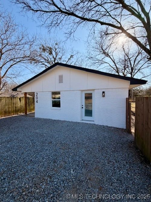 204 W 21st St, Tishomingo, OK, 73460-2512 | Card Image