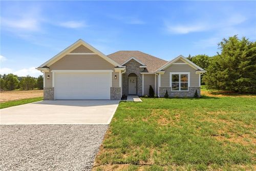 328 Ne 51st Rd, Warrensburg, MO, 64093-7490 | Card Image