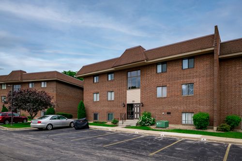2a-151 E Janata Blvd, Lombard, IL, 60148-5941 | Card Image
