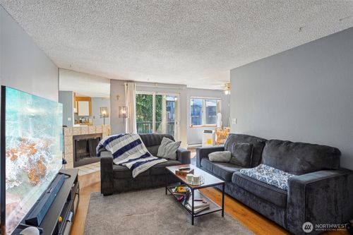apt-c202-2020 Grant Ave S, Renton, WA, 98055-3642 | Card Image