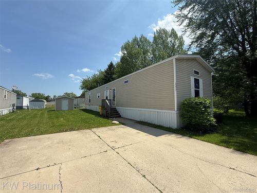 29927 Guilford Cir, Chesterfield, MI, 48051-2139 | Card Image