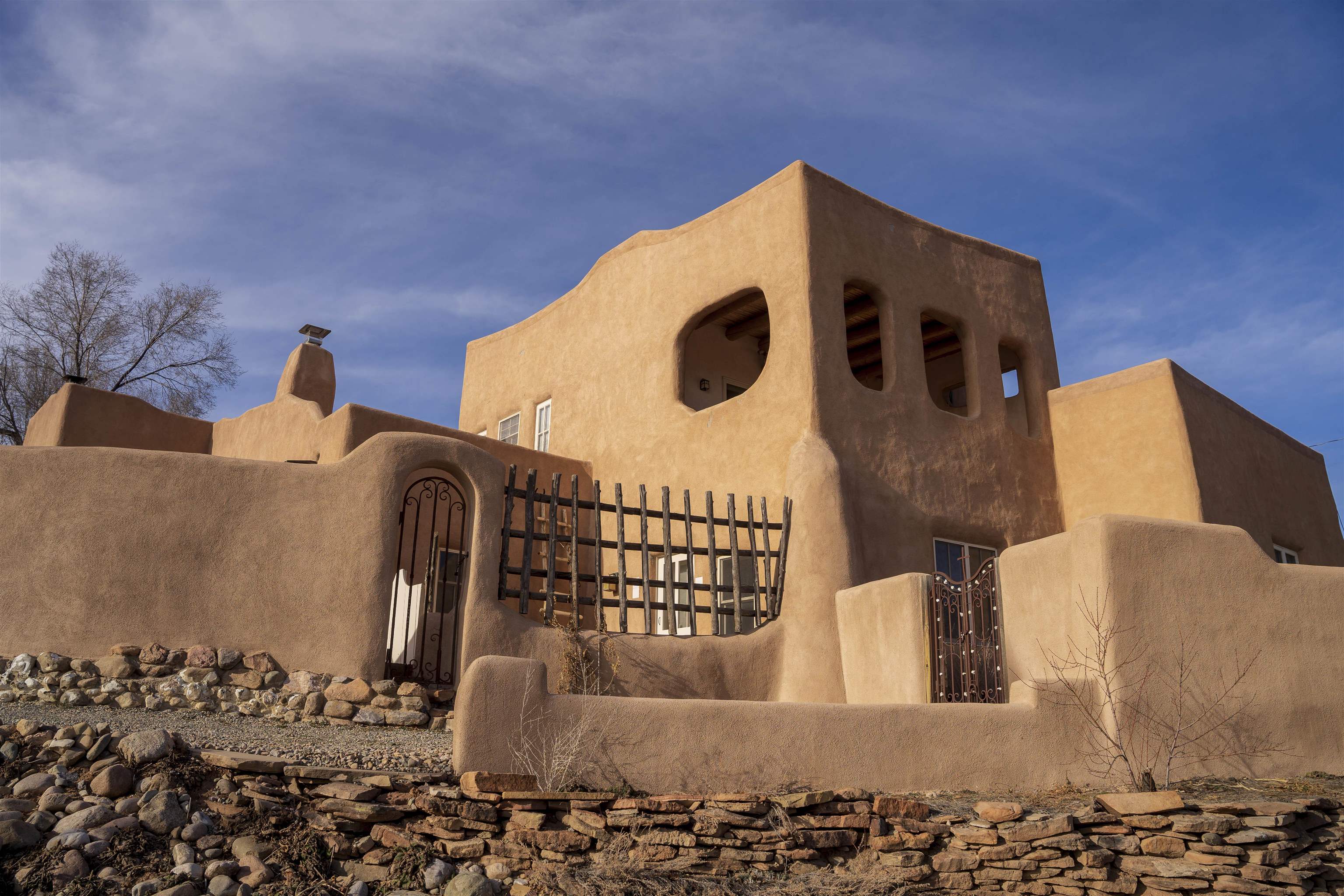 Ribak Ln, Taos, NM 87571
