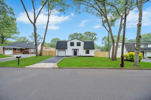 28 Hettys Path, Farmingville, NY, 11738-1300 | Card Image