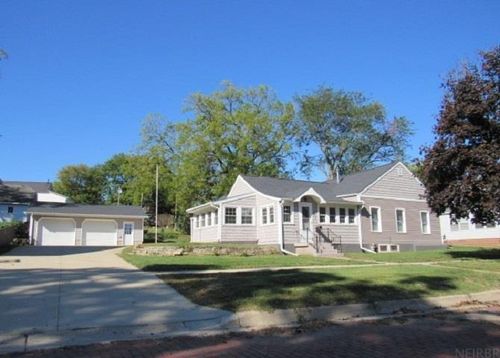 121 N Walnut St, Monticello, IA, 52310-1448 | Card Image