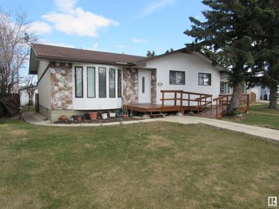 5505 56 St, House other with 4 bedrooms, 2 bathrooms and null parking in Barrhead AB | Image 1