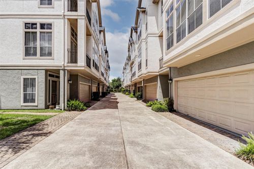 661 Hartman St, Houston, TX, 77007-5802 | Card Image