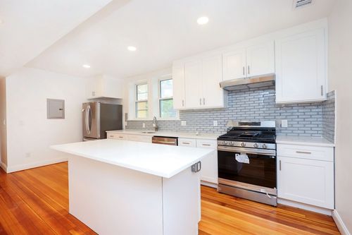 2-5 Chauncy St, Cambridge, MA, 02138-2608 | Card Image