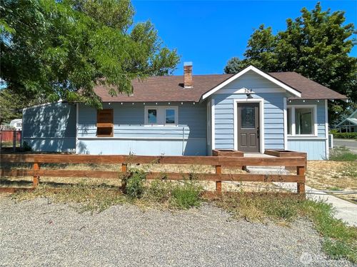 304 W Apple St, Omak, WA, 98841-9714 | Card Image