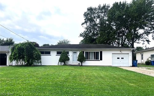 962 Adrian Cir, Girard, OH, 44420-2134 | Card Image