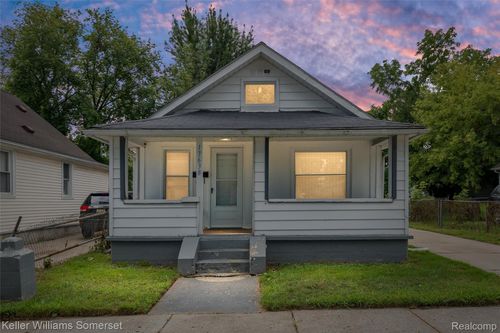17638 Ivanhoe St, Roseville, MI, 48066-2953 | Card Image