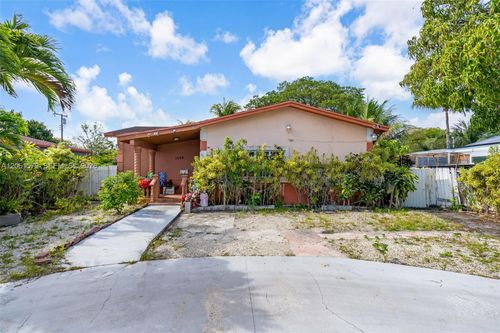 1320 Ne 135th St, North Miami, FL, 33161-4315 | Card Image
