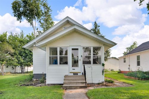 1016 H Ave Nw, Cedar Rapids, IA, 52405-2631 | Card Image