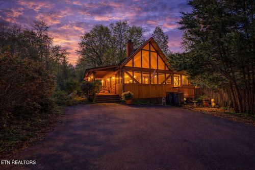 1634 Ridgecrest Dr, Sevierville, TN, 37876-7402 | Card Image