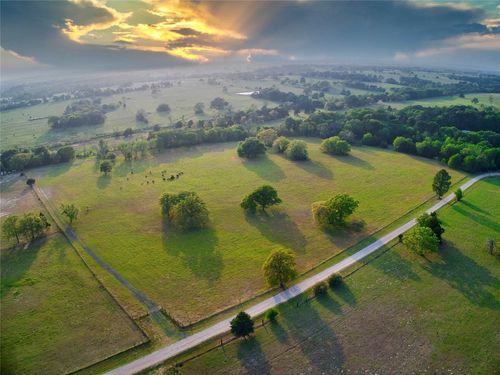 000 Edmonson, McDade, TX, 78650 | Card Image