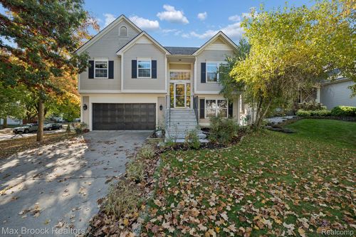 758 Huntclub Blvd, Auburn Hills, MI, 48326-3681 | Card Image