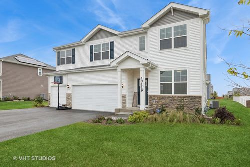 10119 Central Park Blvd, Huntley, IL, 60142-8307 | Card Image