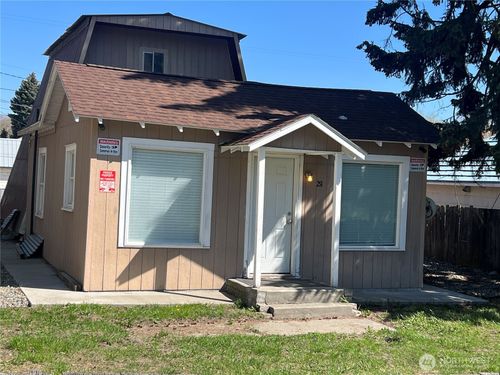28 N Fir St, Omak, WA, 98841-9725 | Card Image