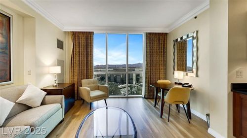 904-135 E Harmon Ave, Las Vegas, NV, 89109-4503 | Card Image