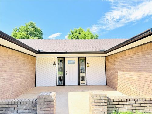 121 W Vail Drive, Yukon, OK, 73099 | Card Image