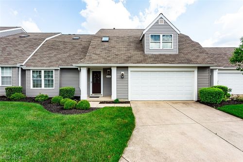 15d-9534 Ridge Ct, Twinsburg, OH, 44087-1685 | Card Image