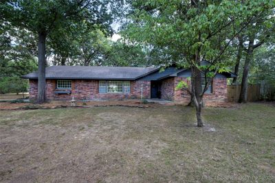 11711 S 252nd East Avenue, House other with 3 bedrooms, 2 bathrooms and null parking in Broken Arrow OK | Image 2