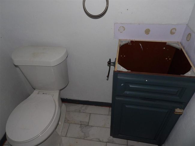 Downstairs powder room | Image 13