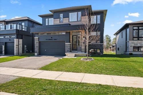 118 Berkely St, Wasaga Beach, ON, L9Z0K5 | Card Image