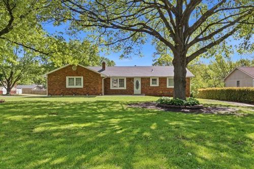 402 S Harrison St, Spring Hill, KS, 66083-9131 | Card Image
