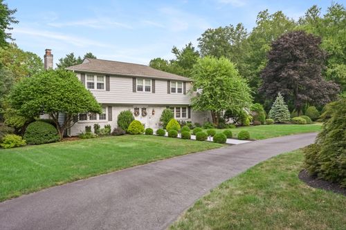 51 Forest Glen Dr, Woodbridge, CT, 06525-1420 | Card Image