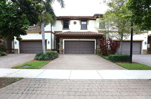 807 E Village Cir, Davie, FL, 33325-4429 | Card Image