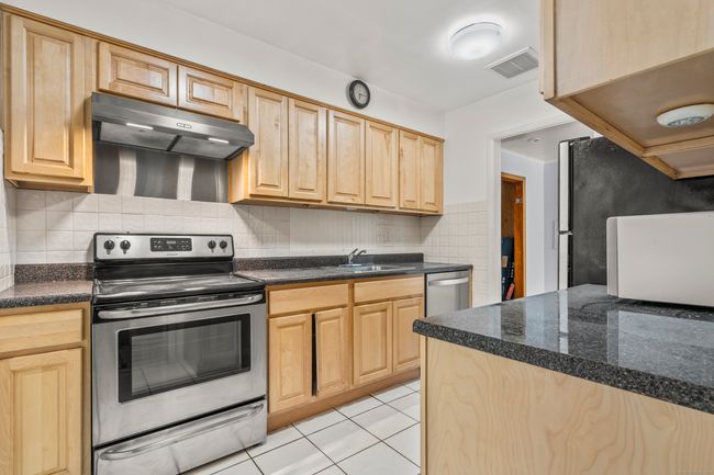 37 Tarinelli Cir, House other with 5 bedrooms, 1 bathrooms and 6 parking in Bridgeport CT | Image 12