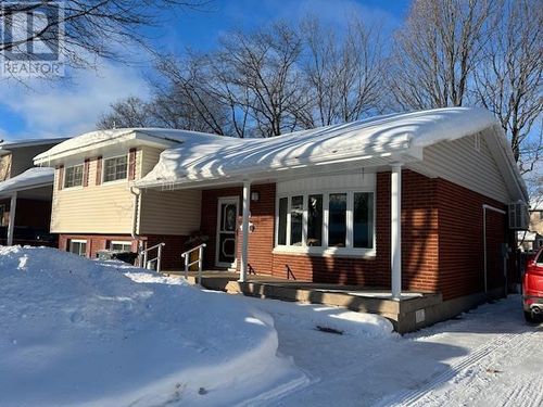 124 Pleasant Dr, Sault Ste Marie, ON, P6B4E2 | Card Image