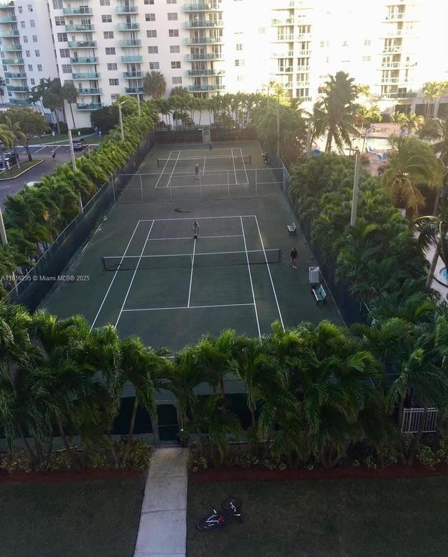APT-510 - 19380 Collins Ave, Condo with 1 bedrooms, 2 bathrooms and null parking in Sunny Isles Beach FL | Image 9