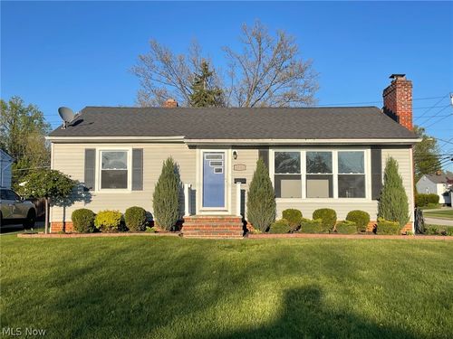 1683 Dennis Dr, Wickliffe, OH, 44092-1035 | Card Image