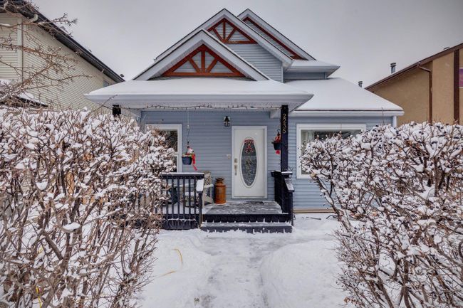 2235 6 Avenue Nw, Home with 2 bedrooms, 2 bathrooms and 1 parking in Calgary AB | Image 2