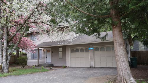 3205 Westminster Dr Se, Port Orchard, WA, 98366-5804 | Card Image