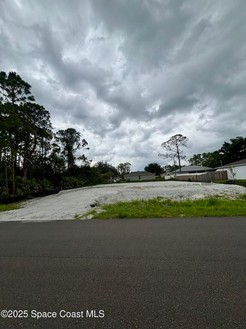 431 Ixora Ave Nw, Palm Bay, FL, 32907-2762 | Card Image