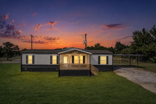 105 Beaver Creek Dr, Azle, TX, 76020-1637 | Card Image