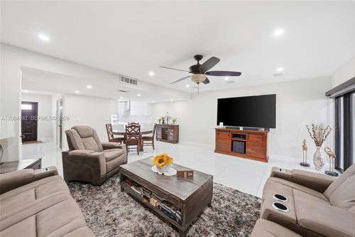 1789 W 72nd St, Hialeah, FL, 33014-4465 | Card Image